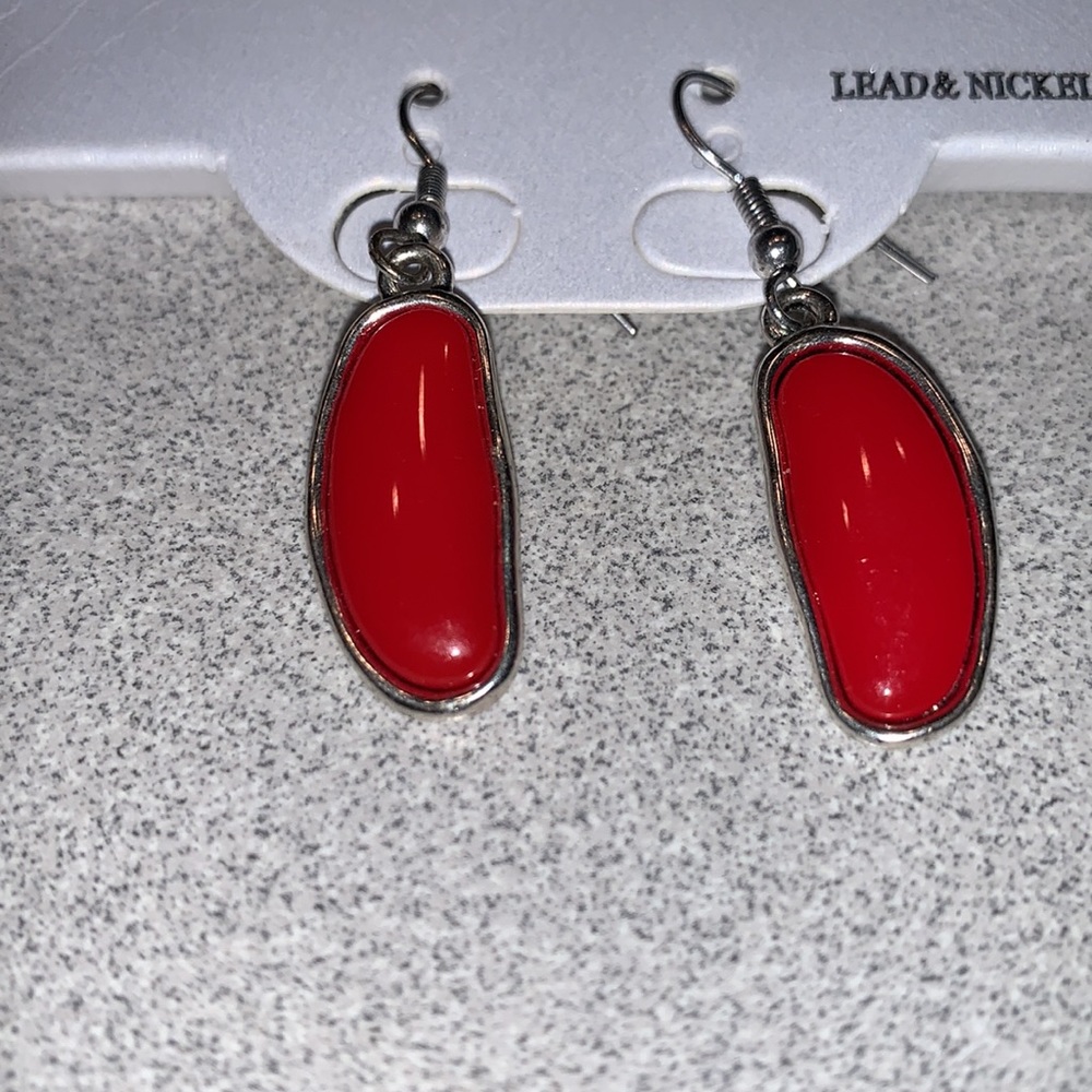 🌻🌻🌻BOG2 NWT Red and Silver Drop Pierced Earrings